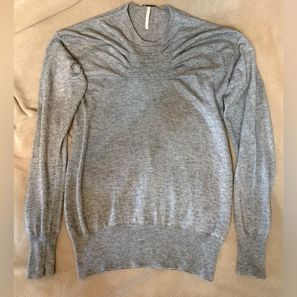 Grey woman’s silk wool form fitting sweater size Sandra angelozzi